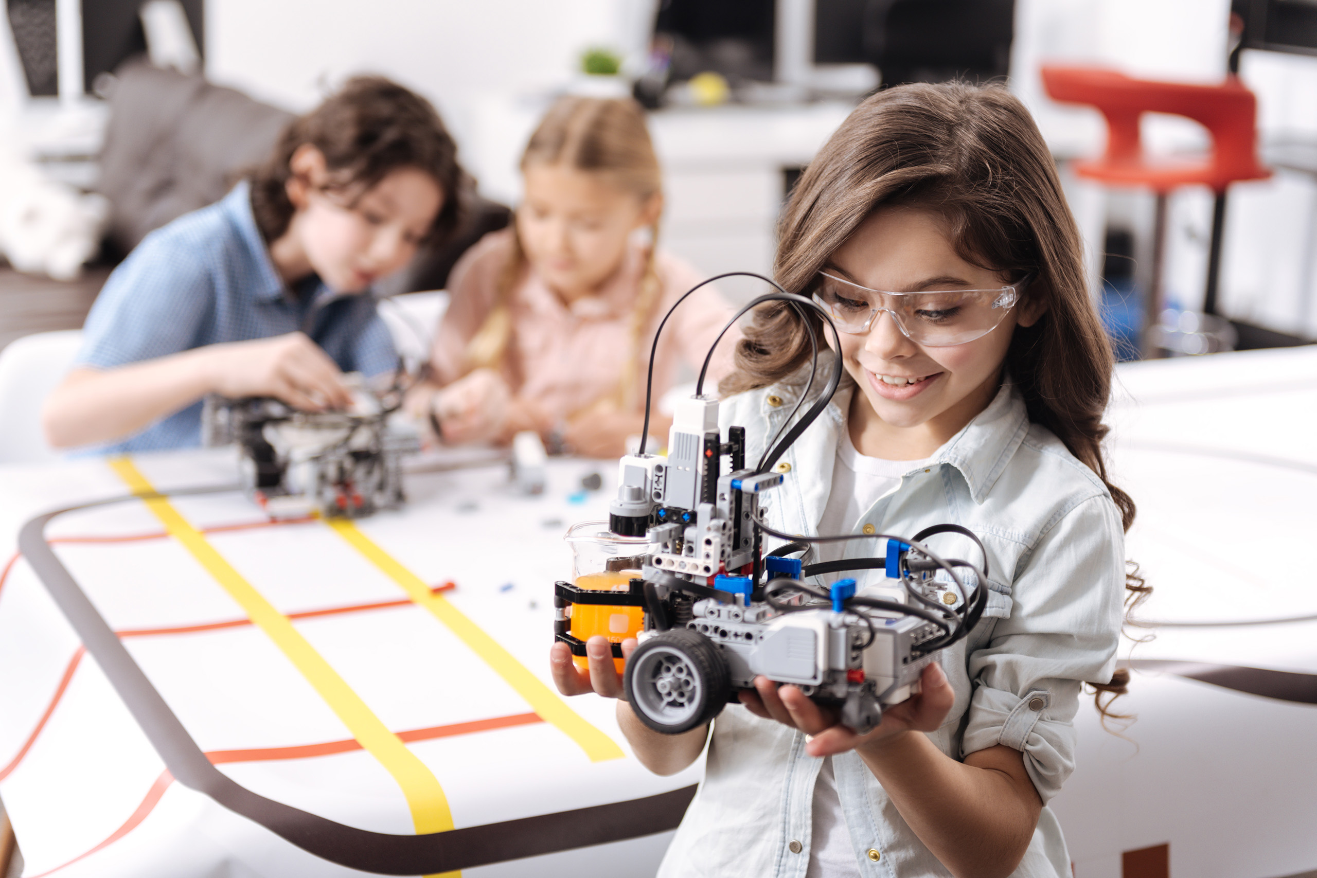 Обучения по роботика в Езикова школа Бон...