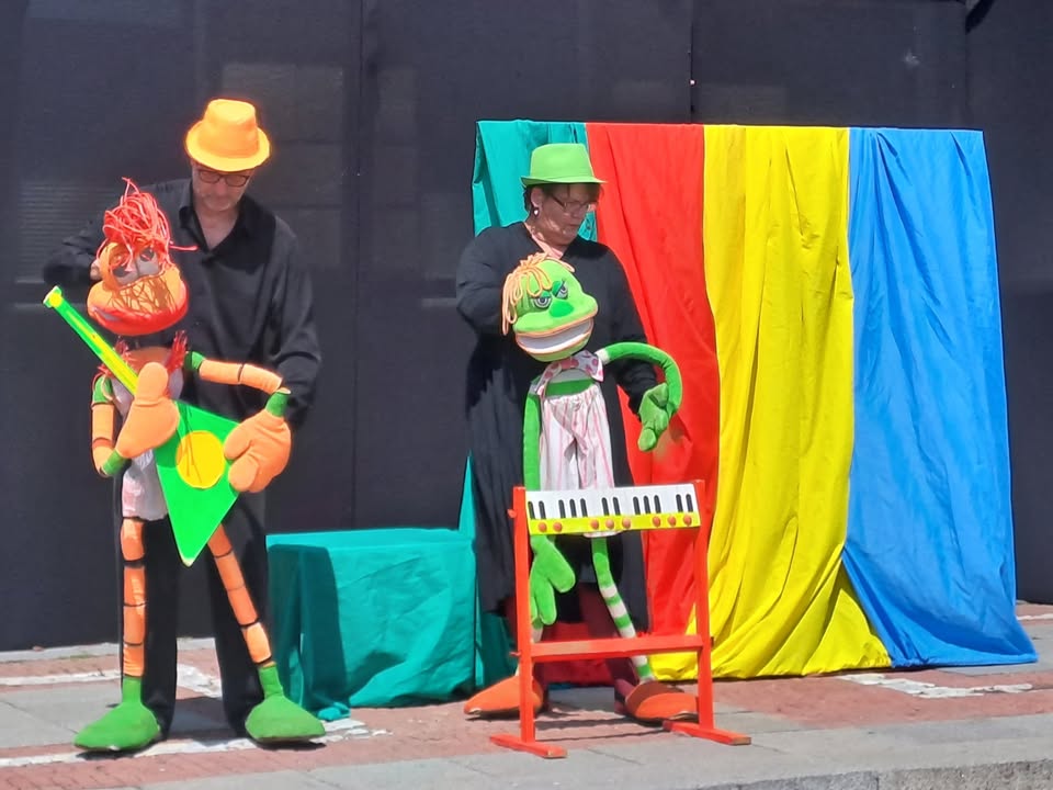 Коледна въртележка спектакъл за деца