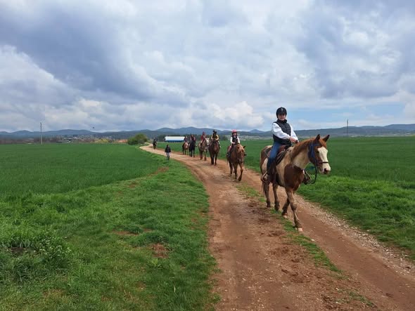 ПРОЛЕТЕН ДЕТСКИ ЛАГЕР  конна база Войнег...